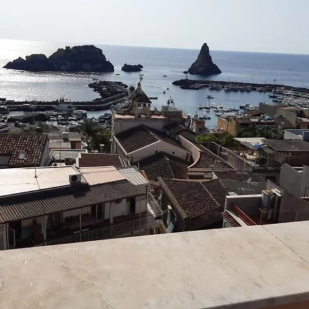 Casa Rosa Aci Trezza
